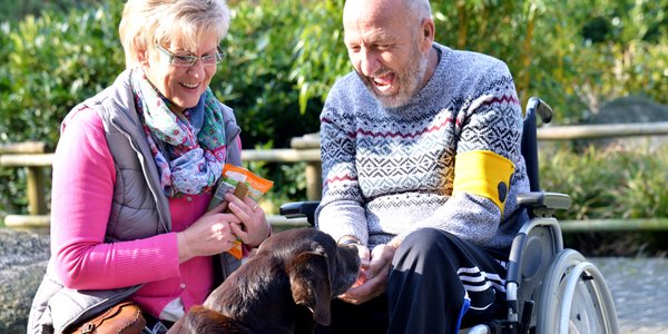 Hundebesuchsdienst in den Seniorencentren des Caritasverbandes.