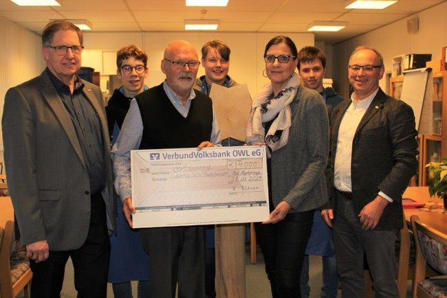 Fundraising_Scheckuebergabe_Calsitherm