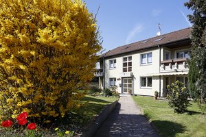 Das Haus Nikolaus im Frühling.