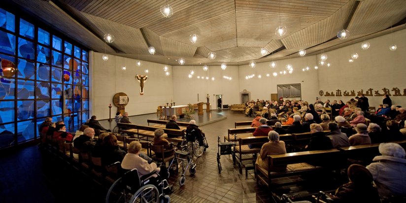 Ein Gottesdienst in der Kirche.