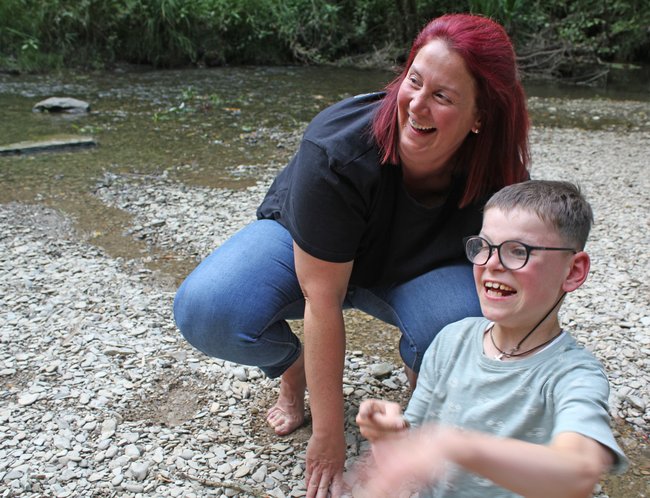 Jasper_und_Ricarda_am_Flussufer